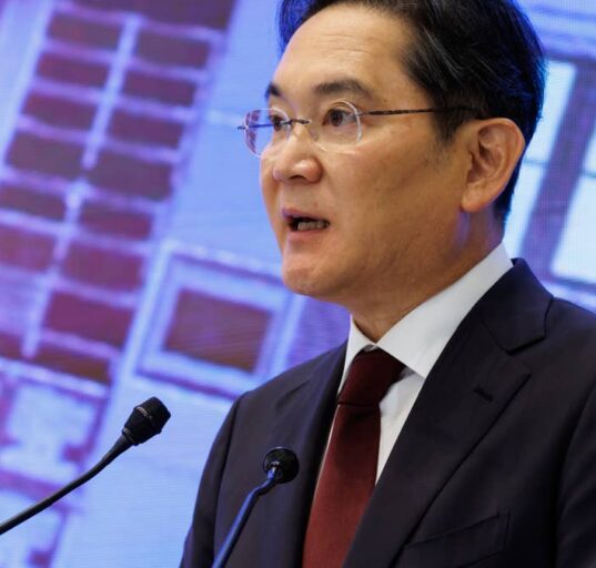 Samsung’s $2,100 phone tests how much consumers will pay to fold