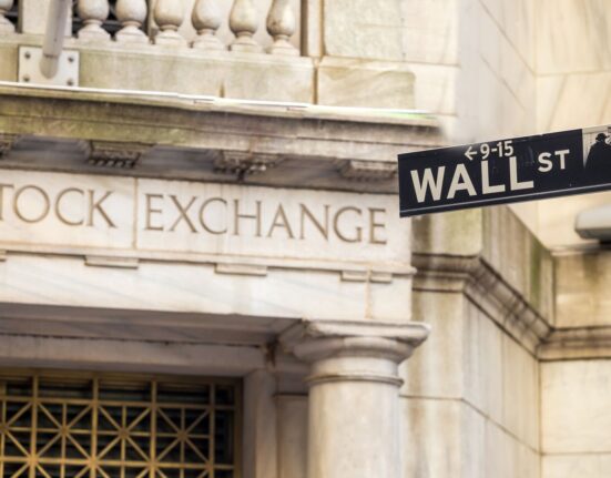 Stocks Fall as Crude Prices Soar and Bond Yields Climb